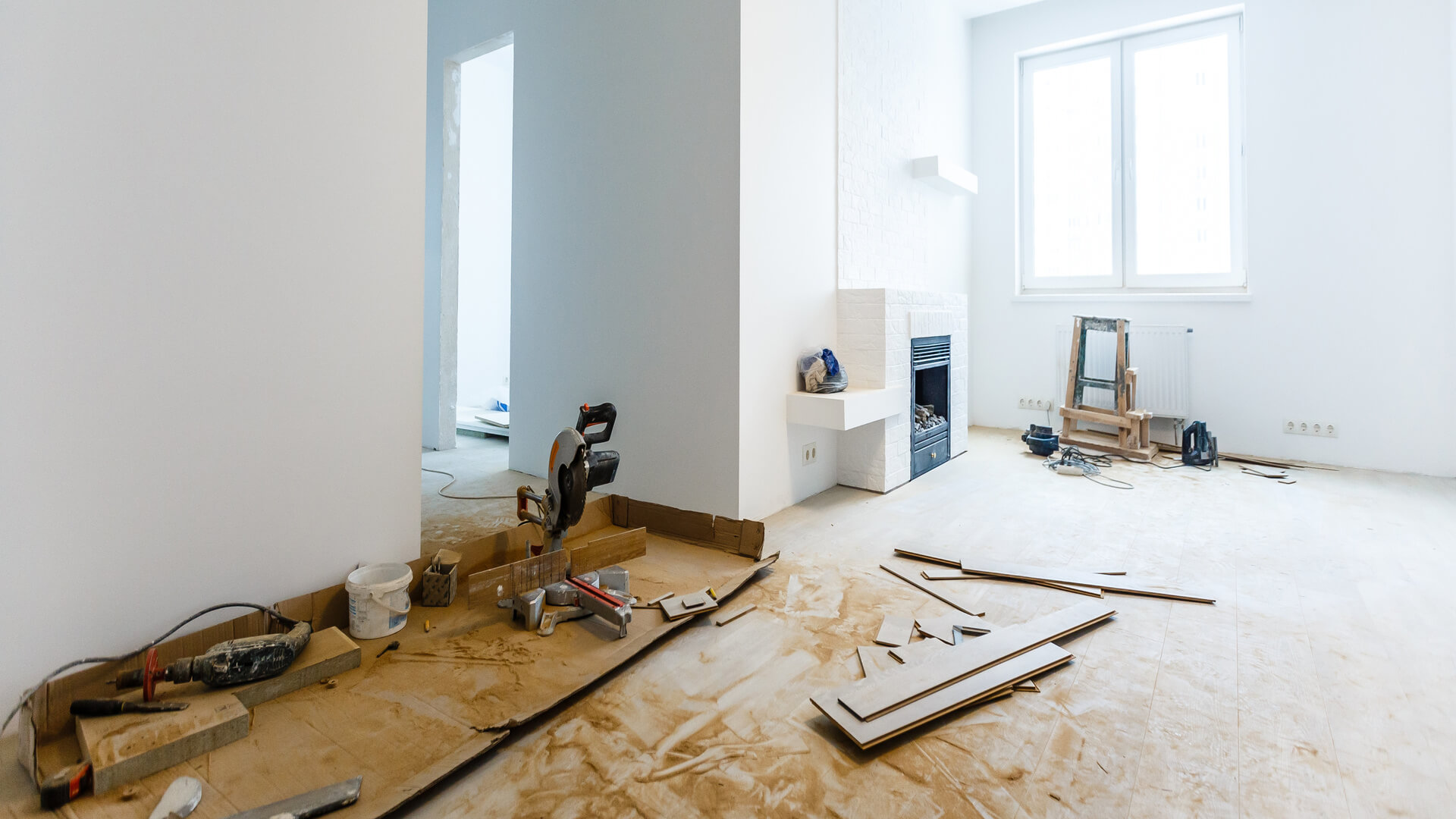how much does it cost to renovate a house per square foot