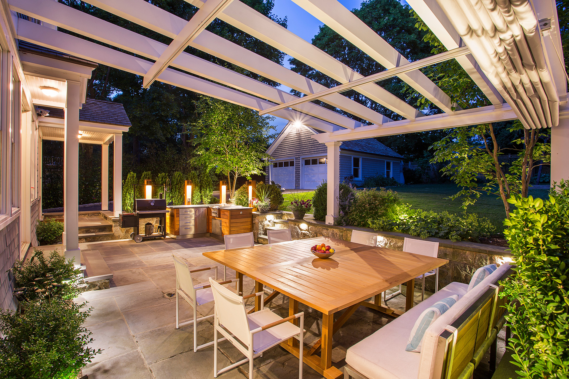 how much does it cost to renovate a backyard